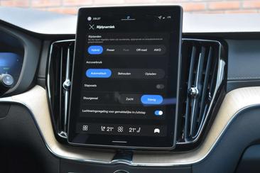 Volvo XC60 T6 Recharge AWD — photo 18