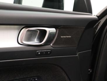 Volvo XC40 B4 — photo 11
