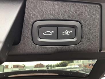 Volvo XC60 B5 — photo 11
