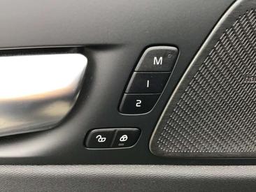 Volvo XC60 B5 — photo 16