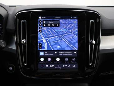 Volvo XC40 B4 — photo 17