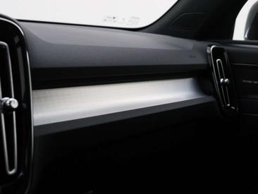 Volvo XC40 B4 — photo 26