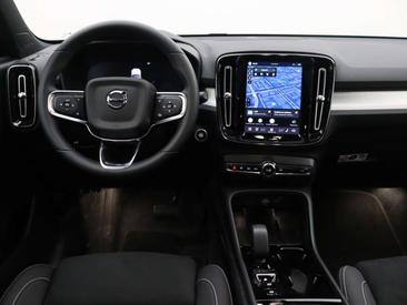 Volvo XC40 B4 — photo 30