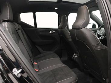 Volvo XC40 B4 — photo 32