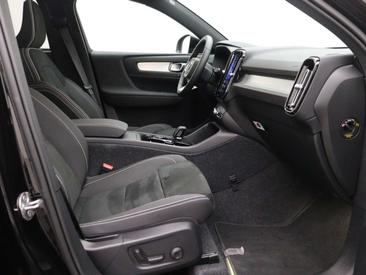 Volvo XC40 B4 — photo 34