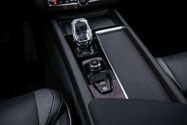 Volvo XC60 T6 Recharge AWD — photo 19