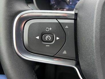 Volvo XC40 B3 Plus — photo 23