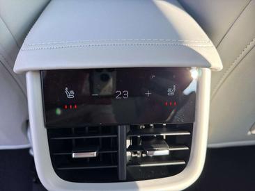 Volvo XC60 — photo 19