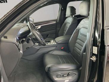 Volkswagen Touareg R EHybrid — photo 11