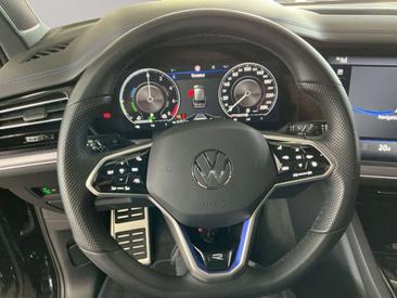 Volkswagen Touareg R EHybrid — photo 12