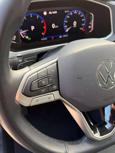 Volkswagen T-Roc 1.5 TSI — photo 9