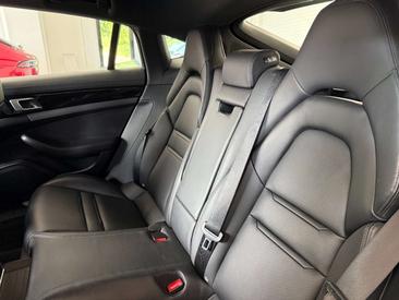 Porsche Panamera 4S — photo 17