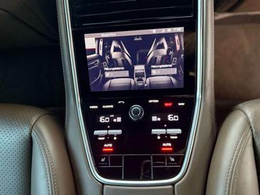 Porsche Panamera 4 E-Hybrid — photo 16