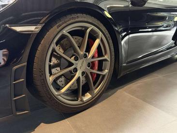 Porsche 718 Cayman GT4 — photo 7