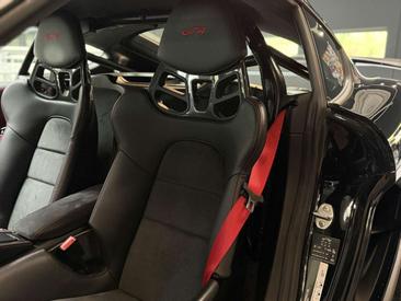 Porsche 718 Cayman GT4 — photo 14