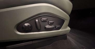 Porsche Macan I GTS Electric — photo 33