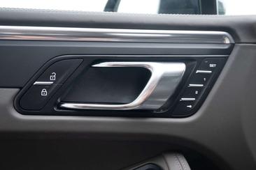Porsche Macan — photo 12