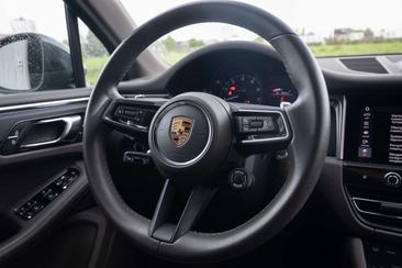 Porsche Macan — photo 21