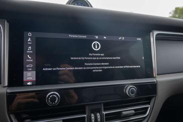 Porsche Macan — photo 26
