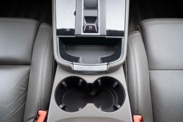 Porsche Macan — photo 29