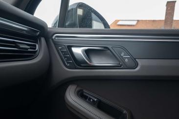 Porsche Macan — photo 30