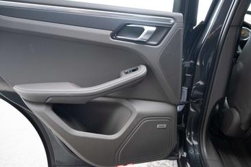 Porsche Macan — photo 32