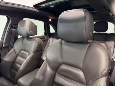 Porsche Macan — photo 7