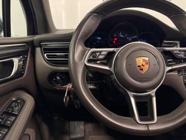 Porsche Macan — photo 14