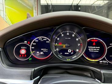 Porsche Panamera 4 E-Hybrid — photo 47