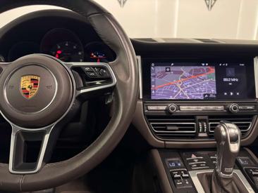 Porsche Macan — photo 15