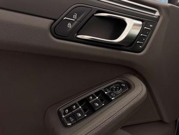 Porsche Macan — photo 21