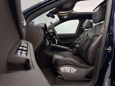 Porsche Macan — photo 23