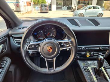 Porsche Macan — photo 5