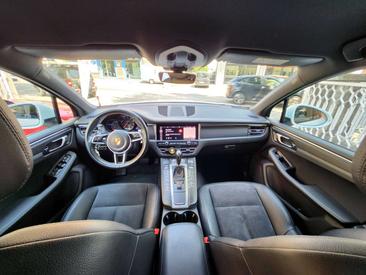 Porsche Macan — photo 6