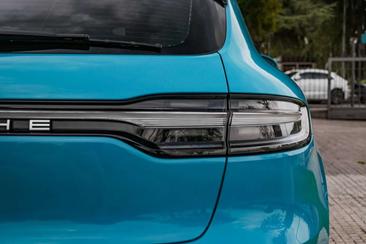 Porsche Macan — photo 8