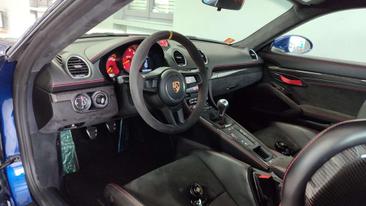 Porsche 718 Cayman GT4 — photo 6