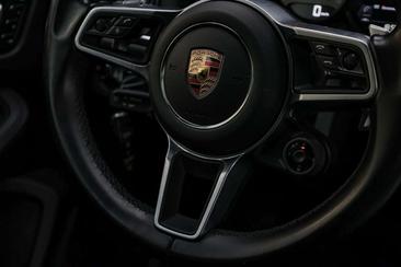 Porsche Macan — photo 20