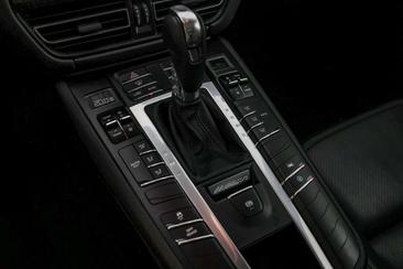 Porsche Macan — photo 21