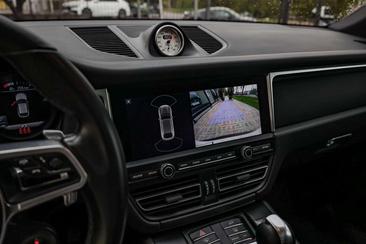 Porsche Macan — photo 24