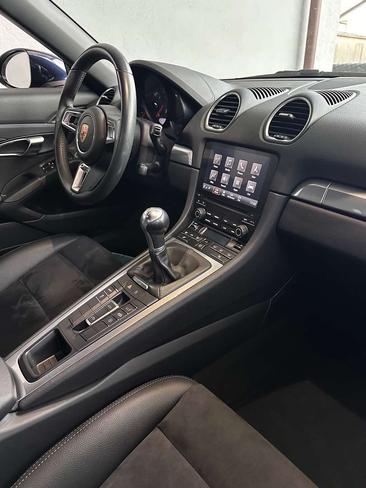Porsche 718 Cayman — photo 18