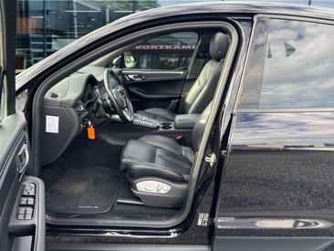 Porsche Macan — photo 12