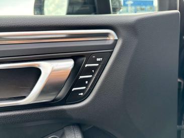 Porsche Macan — photo 14
