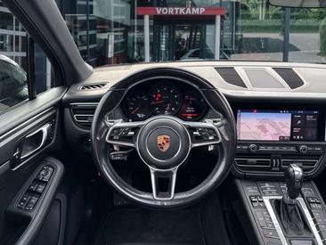 Porsche Macan — photo 16