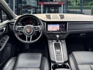 Porsche Macan — photo 17
