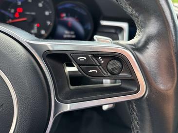 Porsche Macan — photo 20