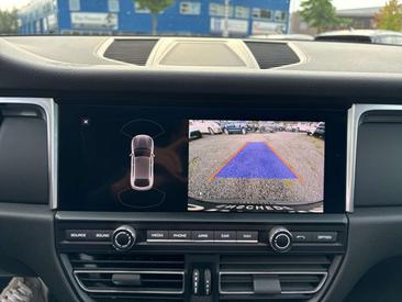 Porsche Macan — photo 23