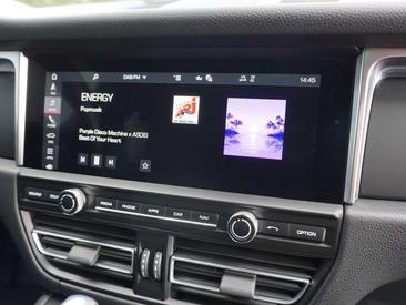 Porsche Macan — photo 14