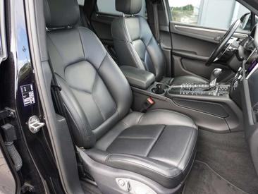 Porsche Macan — photo 16