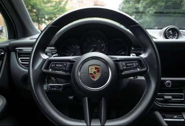 Porsche Macan — photo 16