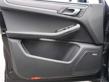 Porsche Macan — photo 22